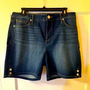 NWOT - Bandolino Women's Shorts - Size 12